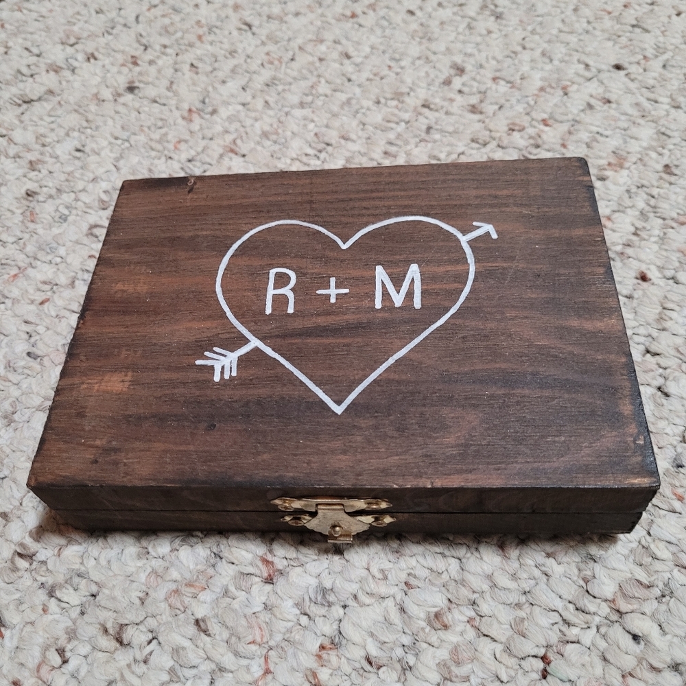 R + M Ring Box